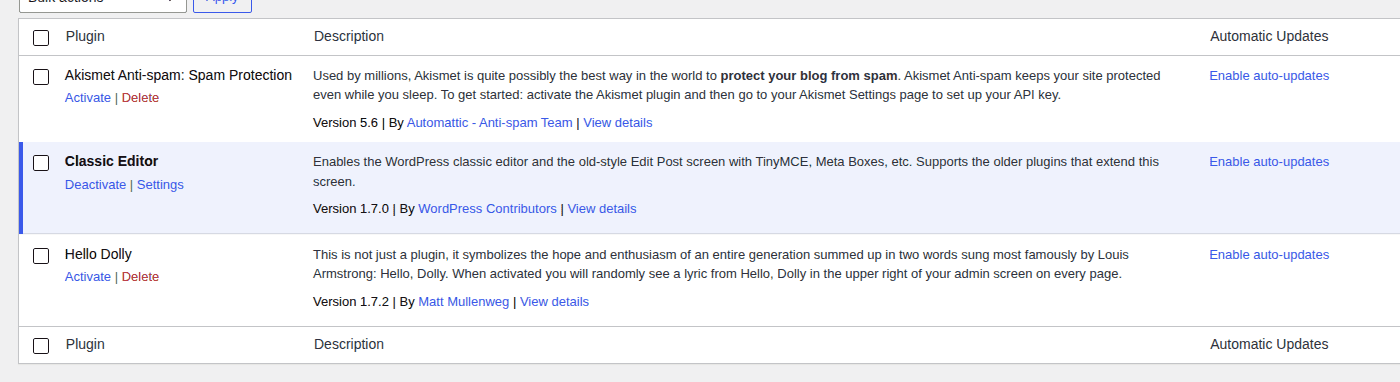 WordPress Installed Plugins screen showing the Automatic Updates column